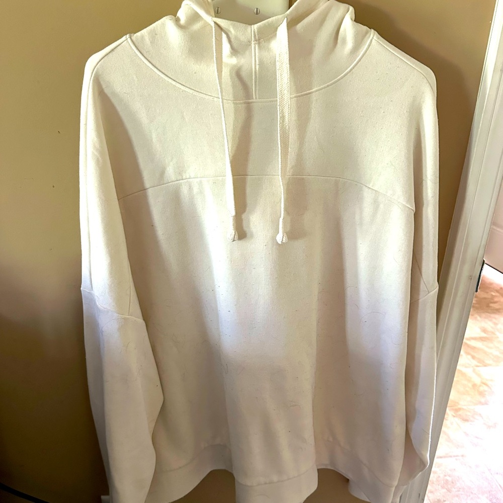 CALLA hoodie in cream. Worn 1-2 times. Very soft and comfortable. Size XXL